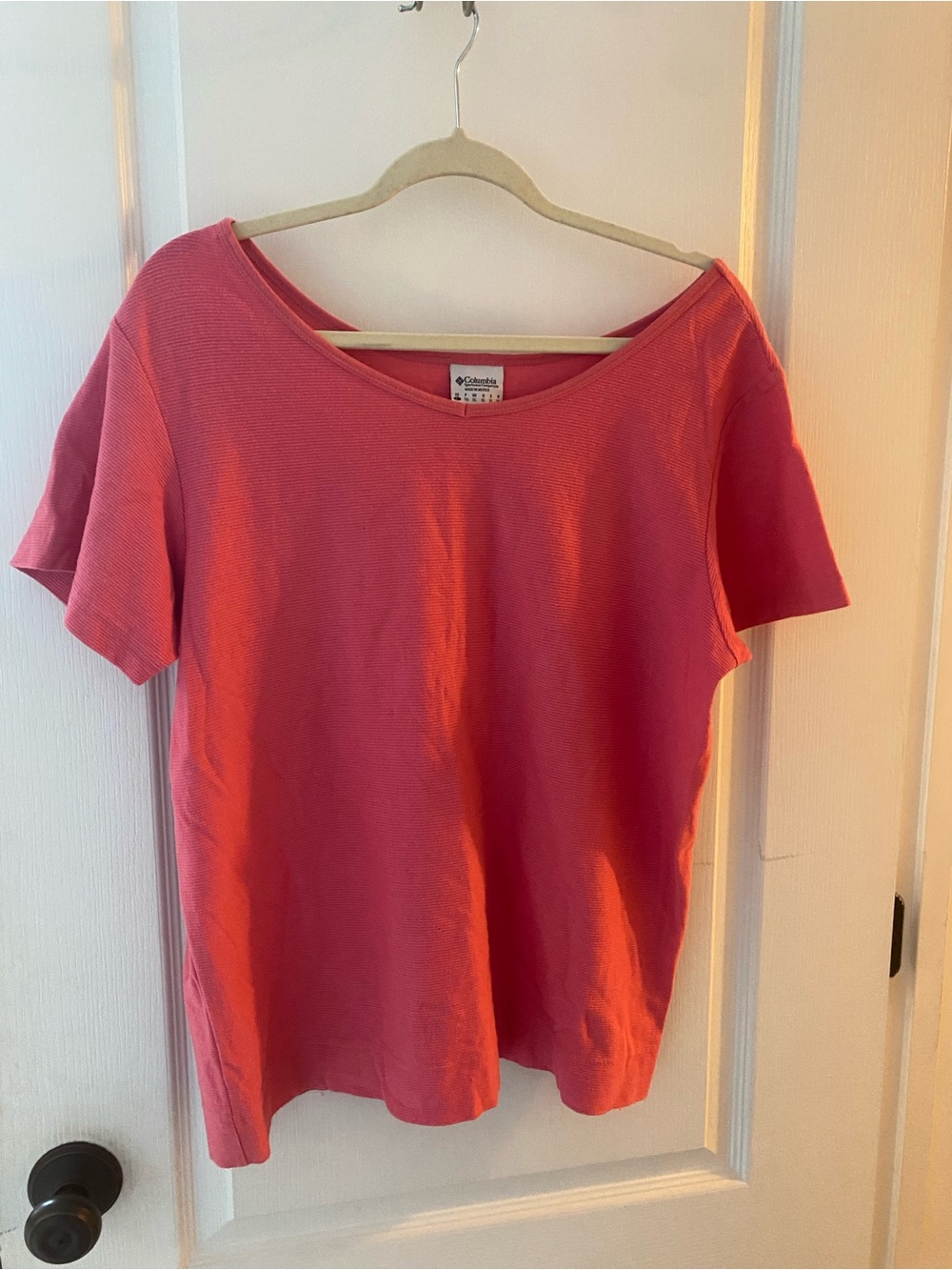 Columbia Women’s Scoop Neck Short Sleeve Tee in Coral